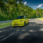 On a essayé la seule voiture électrique qui fait plus de bruit qu’une thermique : écoutez son bruit