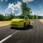 On a essayé l’Abarth 500e, la voiture électrique de Fiat qui fait plus de bruit qu’une voiture thermique On a essayé l’Abarth 500e, la voiture électrique de Fiat qui fait plus de bruit qu’une voiture thermique