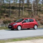 Cette entreprise transforme les vieilles Renault Clio en voitures hybrides rechargeables, pour réduire la pollution Cette entreprise transforme les vieilles Renault Clio en voitures hybrides rechargeables, pour réduire la pollution