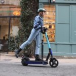 Le casque bientôt obligatoire à trottinettes ? Pourquoi cela n’arrivera (malheureusement) jamais Le casque bientôt obligatoire à trottinettes ? Pourquoi cela n’arrivera (malheureusement) jamais