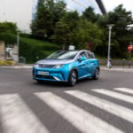 Tensions entre la Chine et l’Europe : le n°2 mondial de la voiture électrique veut apaiser la situation Tensions entre la Chine et l’Europe : le n°2 mondial de la voiture électrique veut apaiser la situation