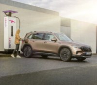 Une Mercedes-Benz EQB sur une borne Ionity, pour illustration