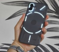 Nothing Phone (2) prise en main // Source : Frandroid Nothing Phone (2) prise en main // Source : Frandroid
