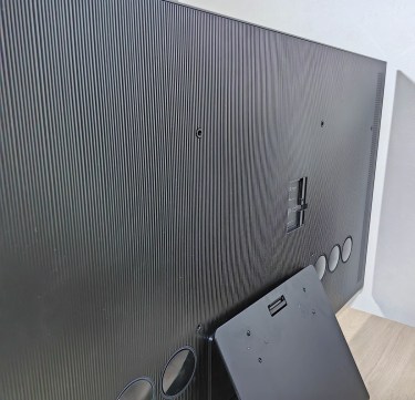 Le téléviseur de l'autre côté.
