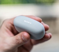 Le boîtier des Sony WF-1000XM5 // Source : Chloé Pertuis - Frandroid