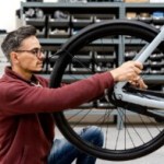 Les vélos électriques et mécaniques ont subi la dure crise de 2023 : voici les raisons et tous les chiffres à connaître Les vélos électriques et mécaniques ont subi la dure crise de 2023 : voici les raisons et tous les chiffres à connaître