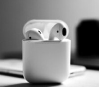Apple AirPods 2 // Source : Filipe Alves