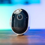 Ce pack caméra Arlo Pro 5 + panneau solaire profite d&rsquo;une réduction de 25 %