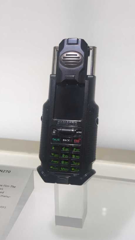 Le Samsung SPH-N270 ou « Matrix Phone »