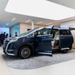 On est montés à bord du Denza D9, la voiture électrique ultra-confort de BYD et Mercedes, qui se recharge étrangement On est montés à bord du Denza D9, la voiture électrique ultra-confort de BYD et Mercedes, qui se recharge étrangement
