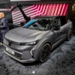 On est montés à bord du Renault Scénic E-Tech électrique, le nouveau concurrent du Tesla Model Y On est montés à bord du Renault Scénic E-Tech électrique, le nouveau concurrent du Tesla Model Y