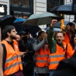 « On veut juste des salaires décents » : on est allé voir un Apple Store en grève pour la sortie de l’iPhone 15 « On veut juste des salaires décents » : on est allé voir un Apple Store en grève pour la sortie de l’iPhone 15