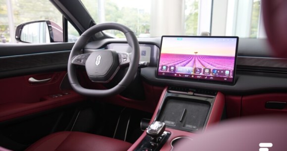 Aito M5 avec HarmonyOS de Huawei // Source : Frandroid Aito M5 avec HarmonyOS de Huawei // Source : Frandroid