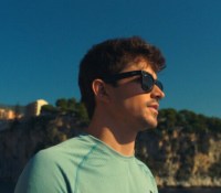 Le pilote Charles Leclerc avec des Ray-Ban Stories 2 // Source : Meta