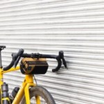 Cette astucieuse sacoche pour vélo se la joue très pratique grâce à ses poches externes Cette astucieuse sacoche pour vélo se la joue très pratique grâce à ses poches externes