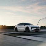 Pourquoi la voiture électrique aux 1000 km d’autonomie qui arrive en France intègre une connexion satellitaire Pourquoi la voiture électrique aux 1000 km d’autonomie qui arrive en France intègre une connexion satellitaire