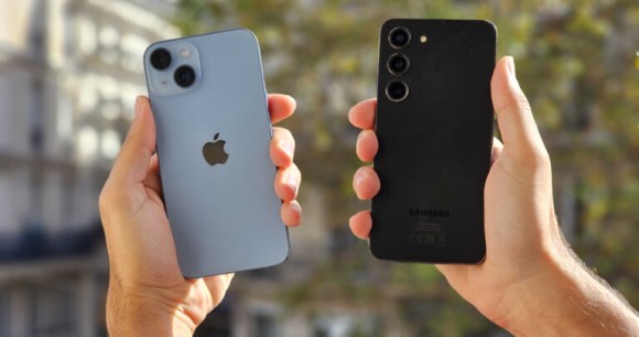 L'iPhone 14 d'Apple et le Galaxy S23 de Samsung // Source : Frandroid L'iPhone 14 d'Apple et le Galaxy S23 de Samsung // Source : Frandroid