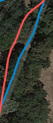 Coros Pace 3 en rouge, Garmin Forerunner 255s en bleu
