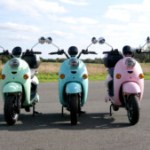 Ce petit scooter électrique tout mignon gagne en puissance mais reste toujours aussi abordable Ce petit scooter électrique tout mignon gagne en puissance mais reste toujours aussi abordable