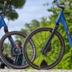 Révolutionner le confort de nos vélos électriques : voici l’objectif de cette fourche monobras en carbone Révolutionner le confort de nos vélos électriques : voici l’objectif de cette fourche monobras en carbone