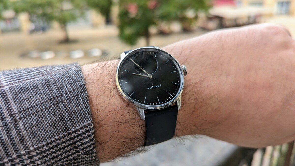 Withings ScanWatch Light photo poignet Source : © Florent Lanne pour Frandroid Withings ScanWatch Light photo poignet Source : © Florent Lanne pour Frandroid