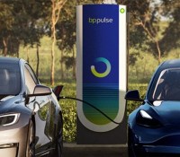 Un Superchargeur Tesla estampillé "BP" // Source : BP