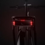 Vélo : ce feu arrière intelligent vous donne des yeux dans le dos pour booster votre sécurité