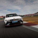 Vous pensez que les voitures électriques ne sont pas fun ? Cette impressionnante vidéo prouve justement tout le contraire Vous pensez que les voitures électriques ne sont pas fun ? Cette impressionnante vidéo prouve justement tout le contraire