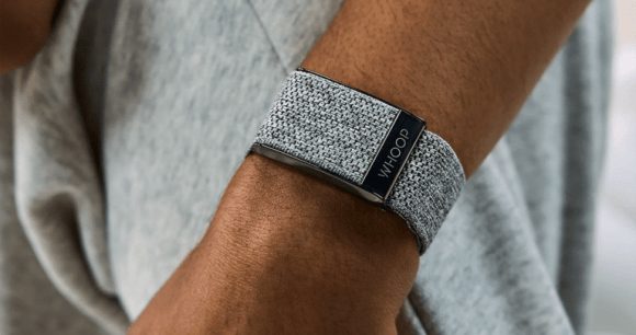 Le bracelet connecté Whoop // Source : Whoop