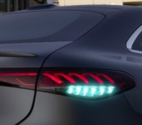 Les feux bleus désormais proposés par Mercedes // Source : Mercedes Les feux bleus désormais proposés par Mercedes // Source : Mercedes