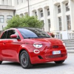 Fiat pourrait bientôt baisser le prix de la 500 électrique en France : pourquoi on y croit Fiat pourrait bientôt baisser le prix de la 500 électrique en France : pourquoi on y croit