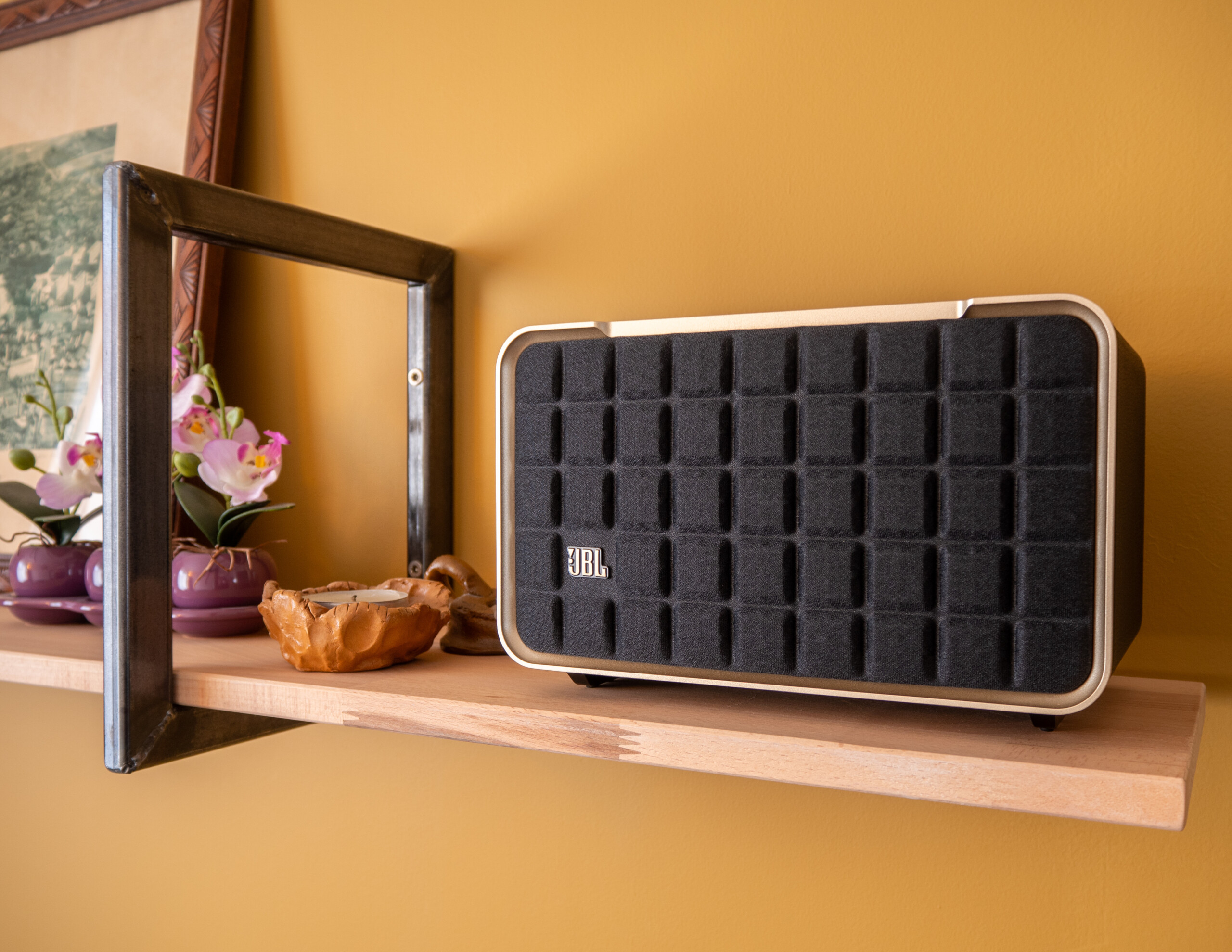 JBL Authentics 200