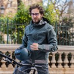 On a testé la veste vélo Decathlon Btwin 540 : être visible avec du style On a testé la veste vélo Decathlon Btwin 540 : être visible avec du style