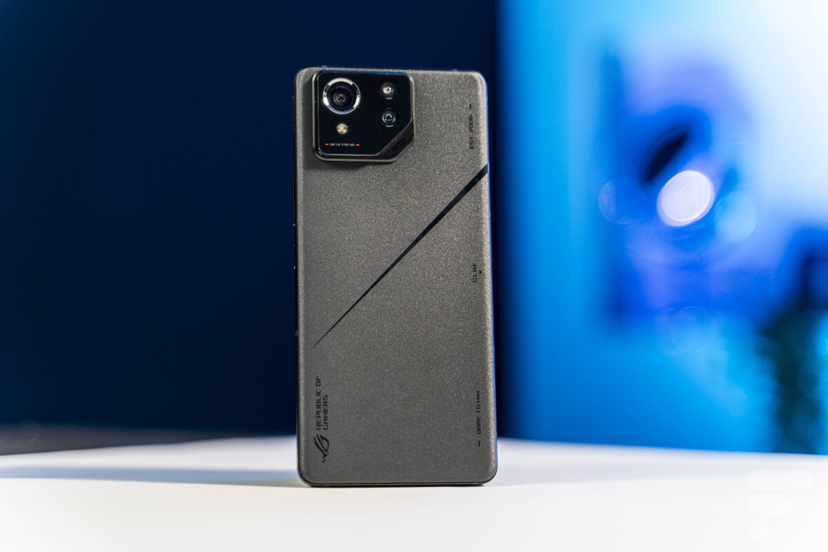 L'Asus ROG Phone 8 Pro Edition // Source : Chloé Pertuis pour Frandroid L'Asus ROG Phone 8 Pro Edition // Source : Chloé Pertuis pour Frandroid