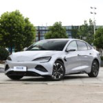 Qui est BYD, le nouveau numéro un de la voiture électrique qui vient de dépasser Tesla