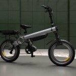 Ce vélo électrique futuriste a des roues uniques… et un moteur qui se retire Ce vélo électrique futuriste a des roues uniques… et un moteur qui se retire