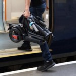 Cette trottinette électrique légère est l’une des plus pliantes au monde Cette trottinette électrique légère est l’une des plus pliantes au monde
