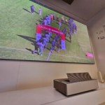Ce vidéo projecteur ultra courte focale 8K de Samsung est beau et sans fil Ce vidéo projecteur ultra courte focale 8K de Samsung est beau et sans fil