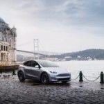 Plus d’autonomie en un simple clic pour le Tesla Model Y : c’est maintenant possible, mais on se demande comment