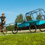 Cette remorque pour vélo électrique peut se transformer en bateau et en camping-car Cette remorque pour vélo électrique peut se transformer en bateau et en camping-car