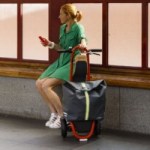 Cette surprenante trottinette électrique à 3 roues peut transporter 40 kg de bagages Cette surprenante trottinette électrique à 3 roues peut transporter 40 kg de bagages
