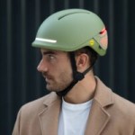 Ce joli casque vélo intègre des clignotants et un capteur de chute… à un prix qui fait tiquer Ce joli casque vélo intègre des clignotants et un capteur de chute… à un prix qui fait tiquer