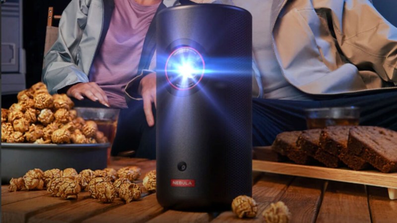 Petit, connecté et facile à installer : le vidéoprojecteur Nebula Capsule 3 avec son trépied est bradé à -140 €