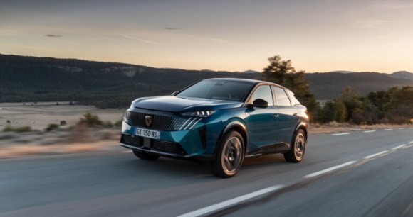 PEUGEOT_E3008TESTDRIVE_2402TC245