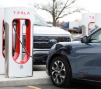 Tesla Superchargeur Ford