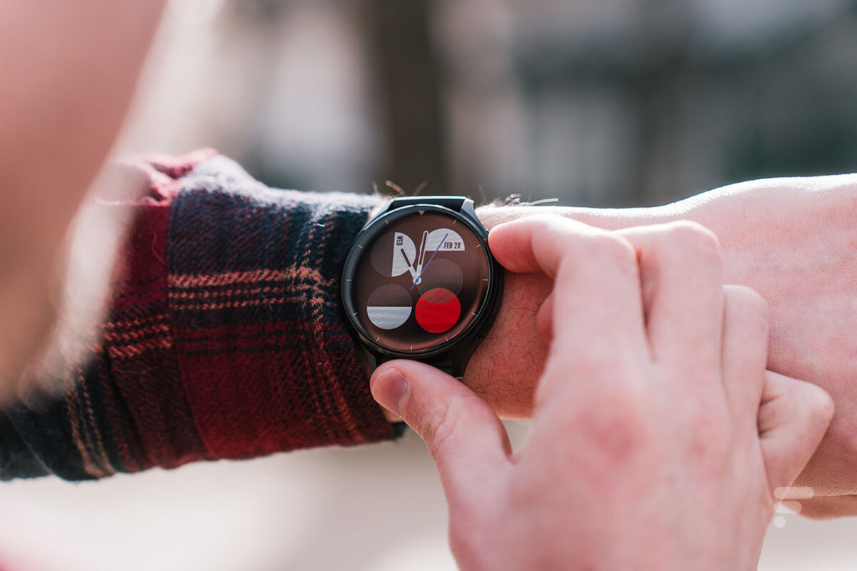 La Xiaomi Watch 2 au poignet // Source : Robin Wycke - Frandroid La Xiaomi Watch 2 au poignet // Source : Robin Wycke - Frandroid