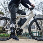 On a testé le surpantalon vélo de Decathlon : le meilleur ami de vos jambes et chaussures contre la pluie On a testé le surpantalon vélo de Decathlon : le meilleur ami de vos jambes et chaussures contre la pluie