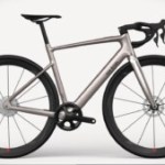 Ce magnifique vélo électrique Decathlon en carbone fait clairement rêver Ce magnifique vélo électrique Decathlon en carbone fait clairement rêver