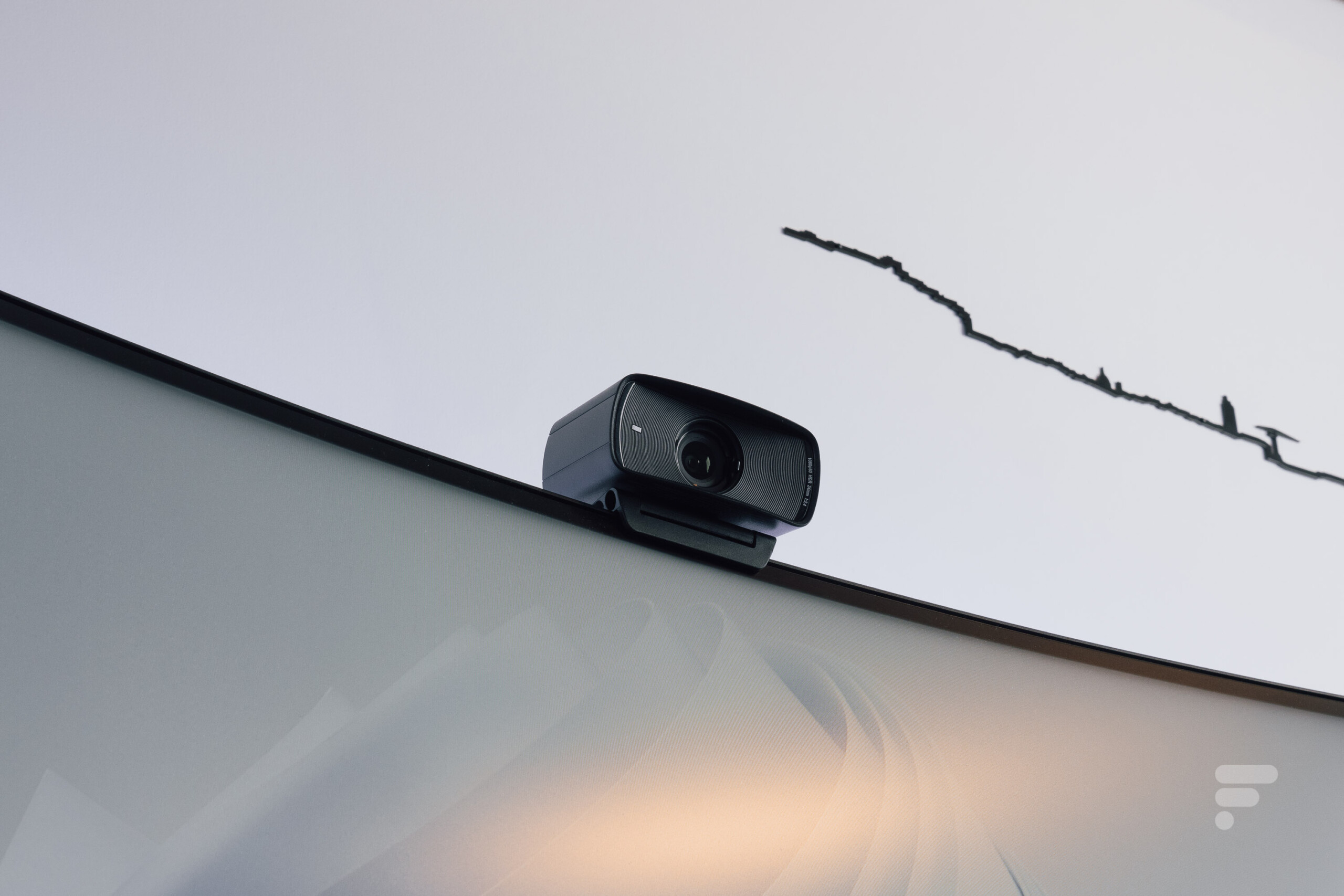 Test Elgato Facecam MK.2 : une évolution tout en douceur pour cette webcam 1080p
