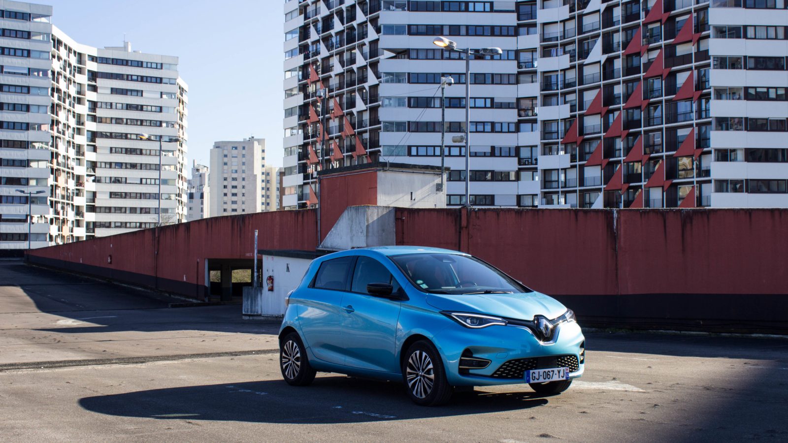 + 2 267 € en un an : pourquoi le prix des voitures électriques d’occasion s’envole